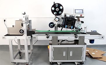 全自動貼標(biāo)機有哪些優(yōu)勢？如何去選擇全自動貼標(biāo)機和半自動貼標(biāo)機？